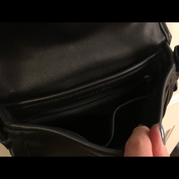 Charles & Keith cool black crossbody bag - Picture 3 of 4